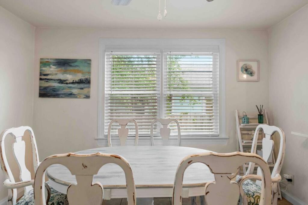 Beach Bungalow - 1 Block To Beach - Pets Welcome! Norfolk Eksteriør billede