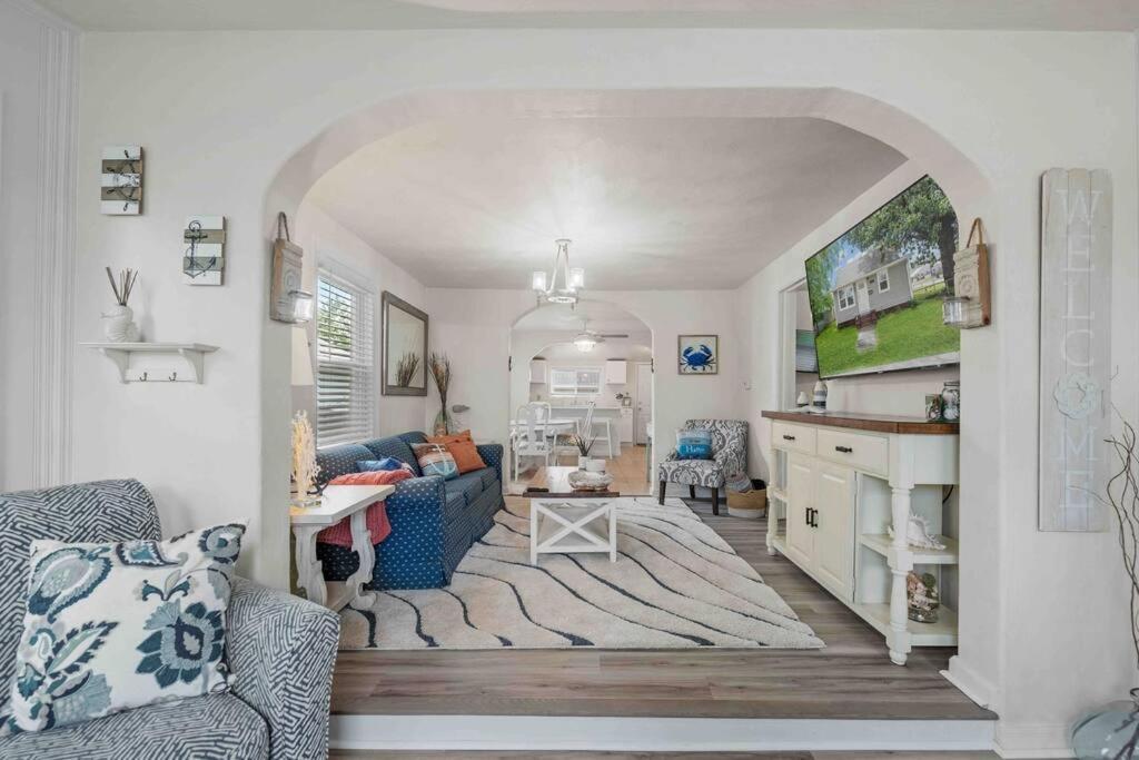 Beach Bungalow - 1 Block To Beach - Pets Welcome! Norfolk Eksteriør billede