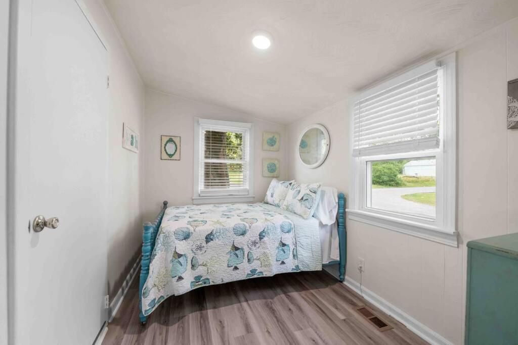 Beach Bungalow - 1 Block To Beach - Pets Welcome! Norfolk Eksteriør billede