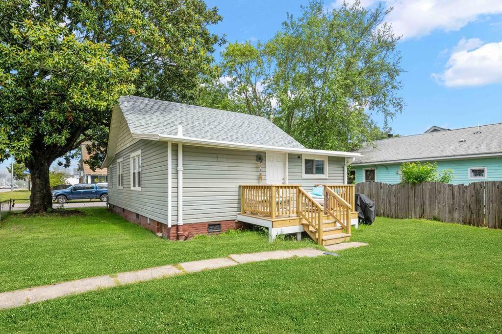 Beach Bungalow - 1 Block To Beach - Pets Welcome! Norfolk Eksteriør billede