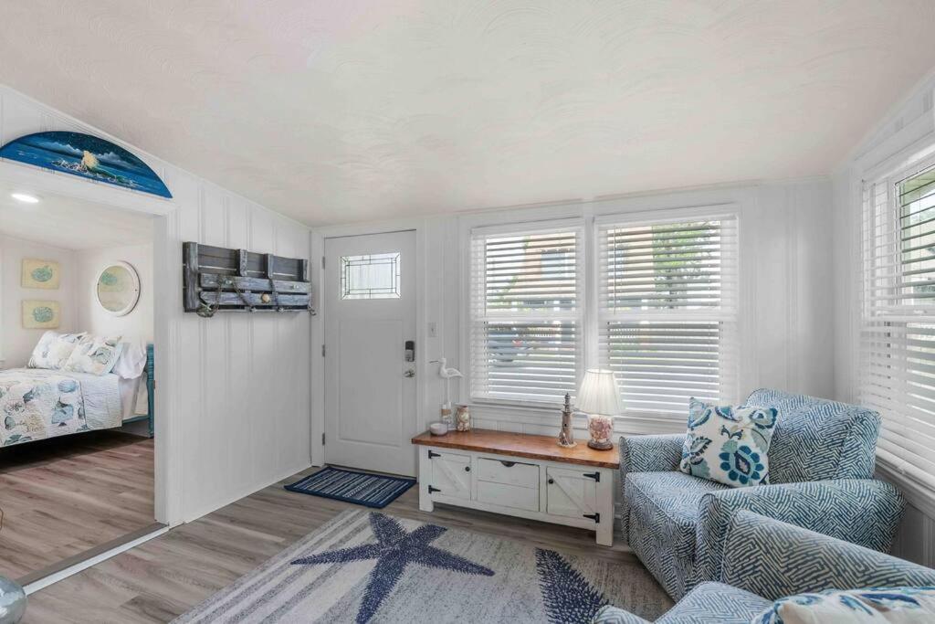 Beach Bungalow - 1 Block To Beach - Pets Welcome! Norfolk Eksteriør billede