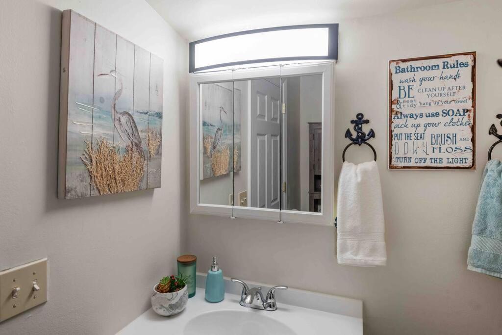 Beach Bungalow - 1 Block To Beach - Pets Welcome! Norfolk Eksteriør billede