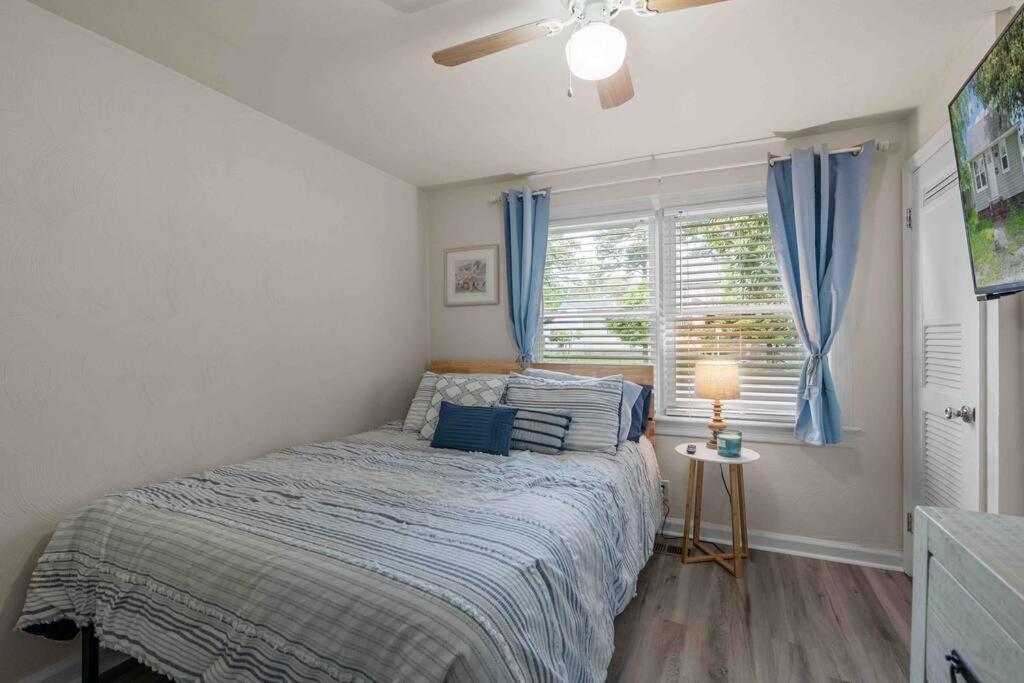 Beach Bungalow - 1 Block To Beach - Pets Welcome! Norfolk Eksteriør billede
